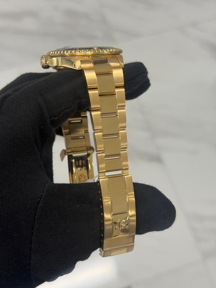 Rolex Submariner Date 16618 Black Dial Yellow Gold 40mm
