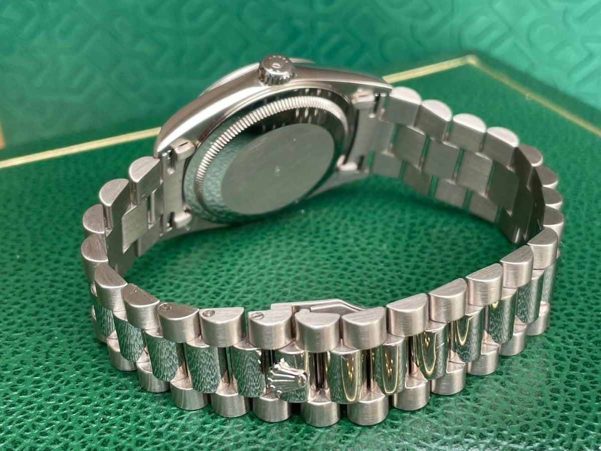 Rolex Day-Date 36 Silver Diamond Dial President Bracelet 18239 1999 Full Set