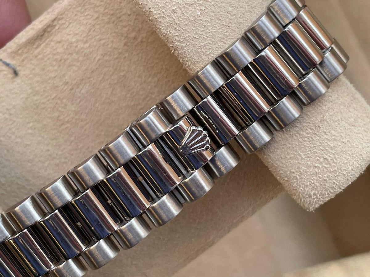 Rolex Day-Date 36 Silver Diamond Dial President Bracelet 18239 1999 Full Set